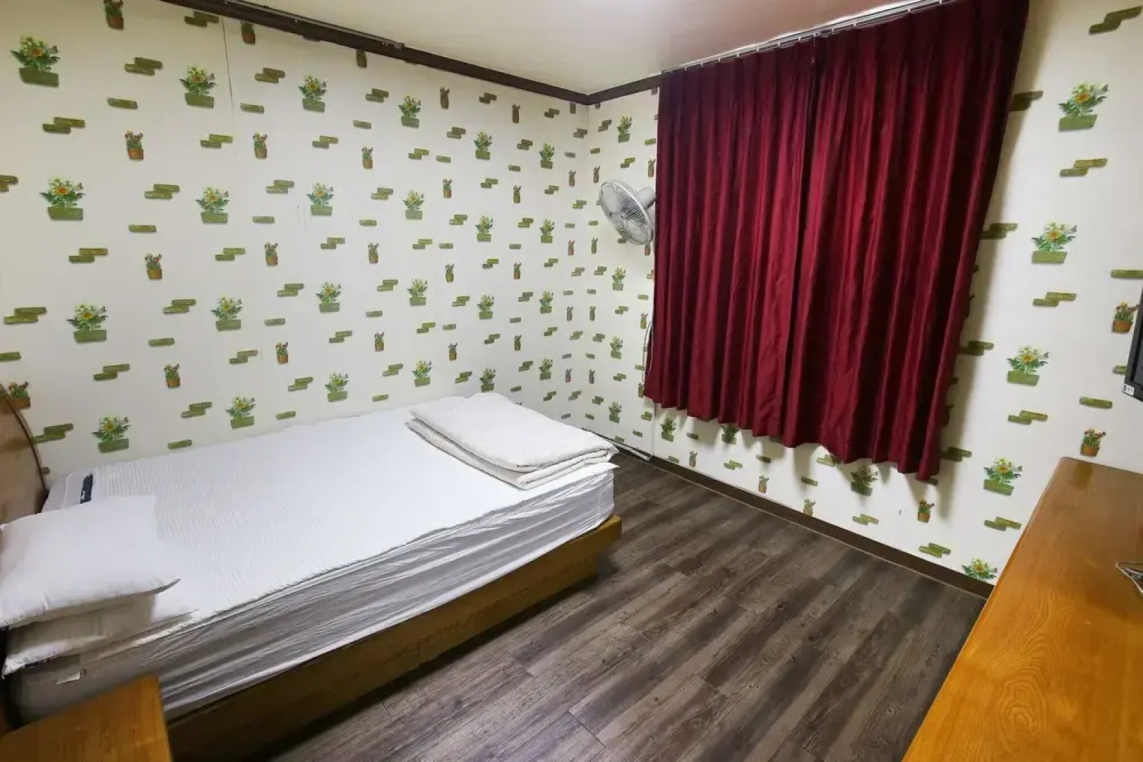 Nonsan Hwangje Motel