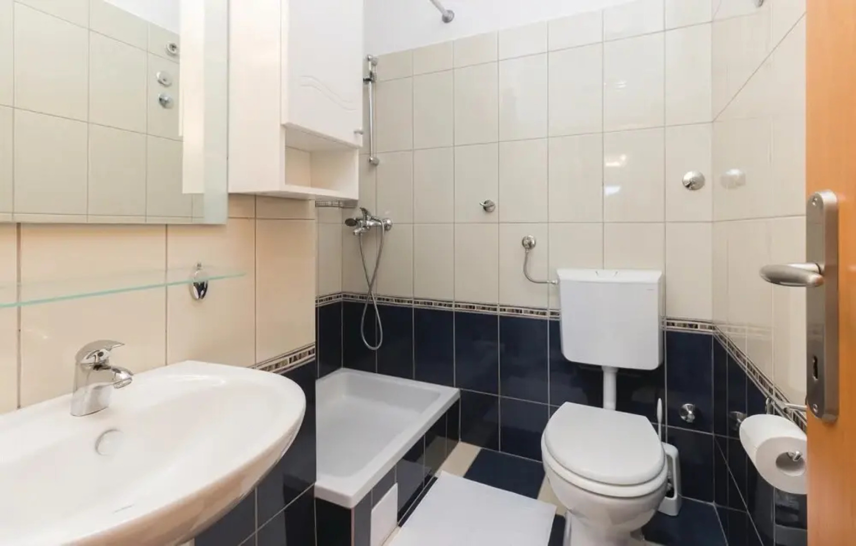 Amazing Home in Pasman With Wifi and 8 Bedrooms