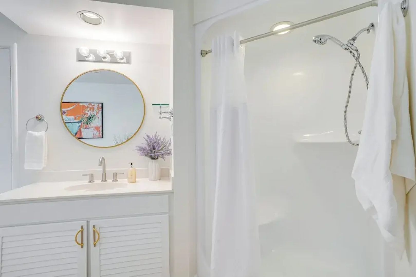 The White Elephant Inn Getaway w/ Pool & Hot Tub!