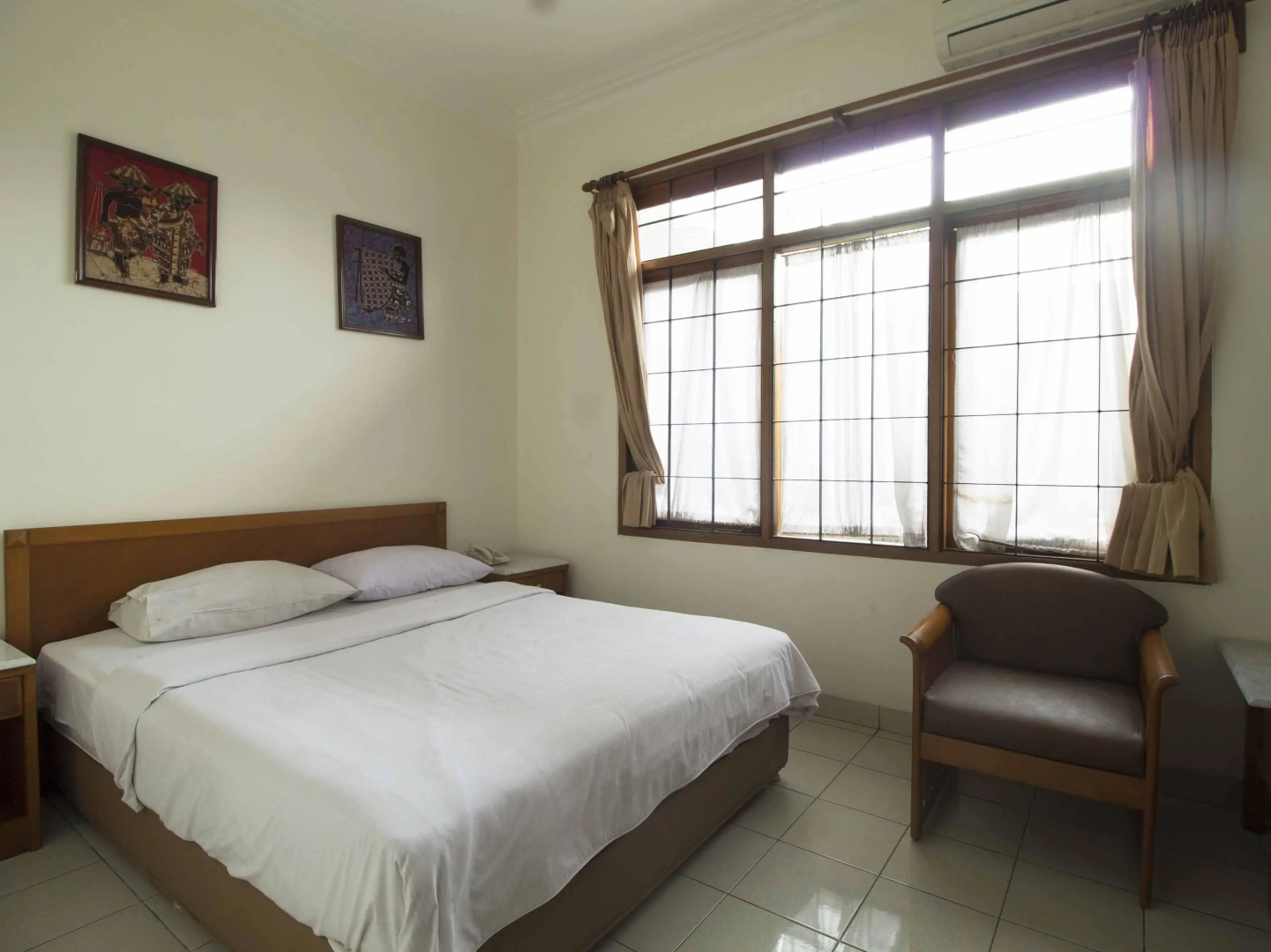 Residences by RedDoorz near Rumah Mode