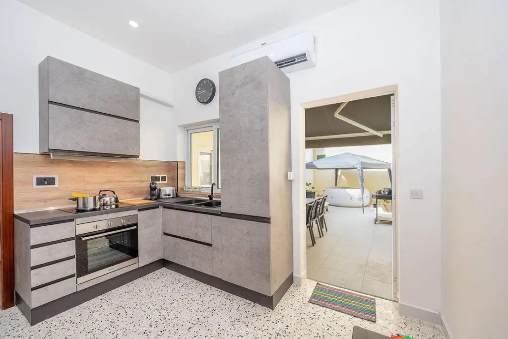 Traditional 3 bedroom home with hot tub (NEW)