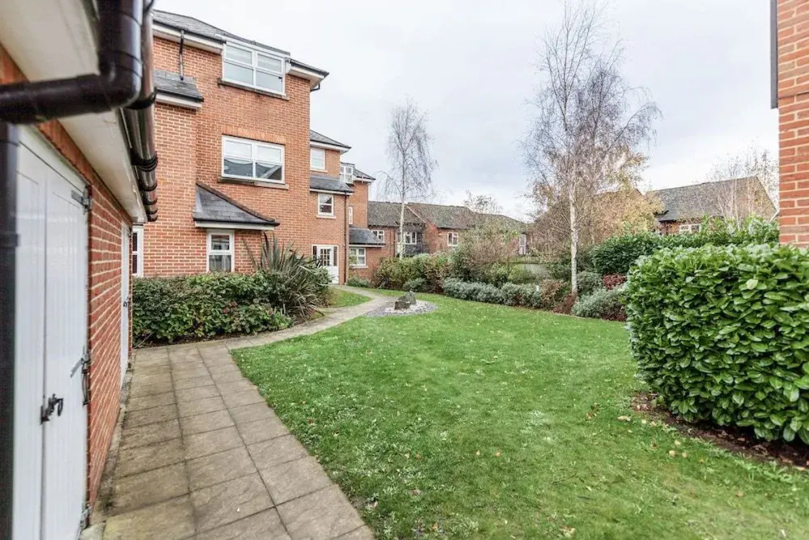 Roomspace Apartments-Courtyard Guildford