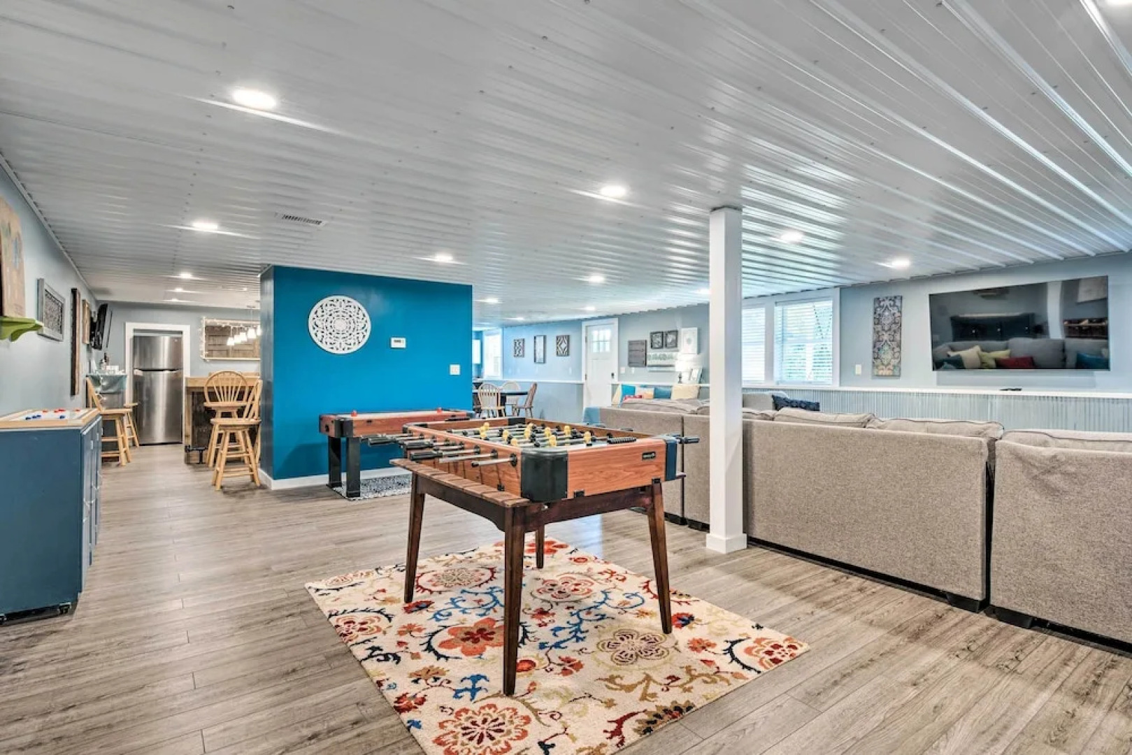 Deck & Game Room: Home in Pennsylvania Countryside