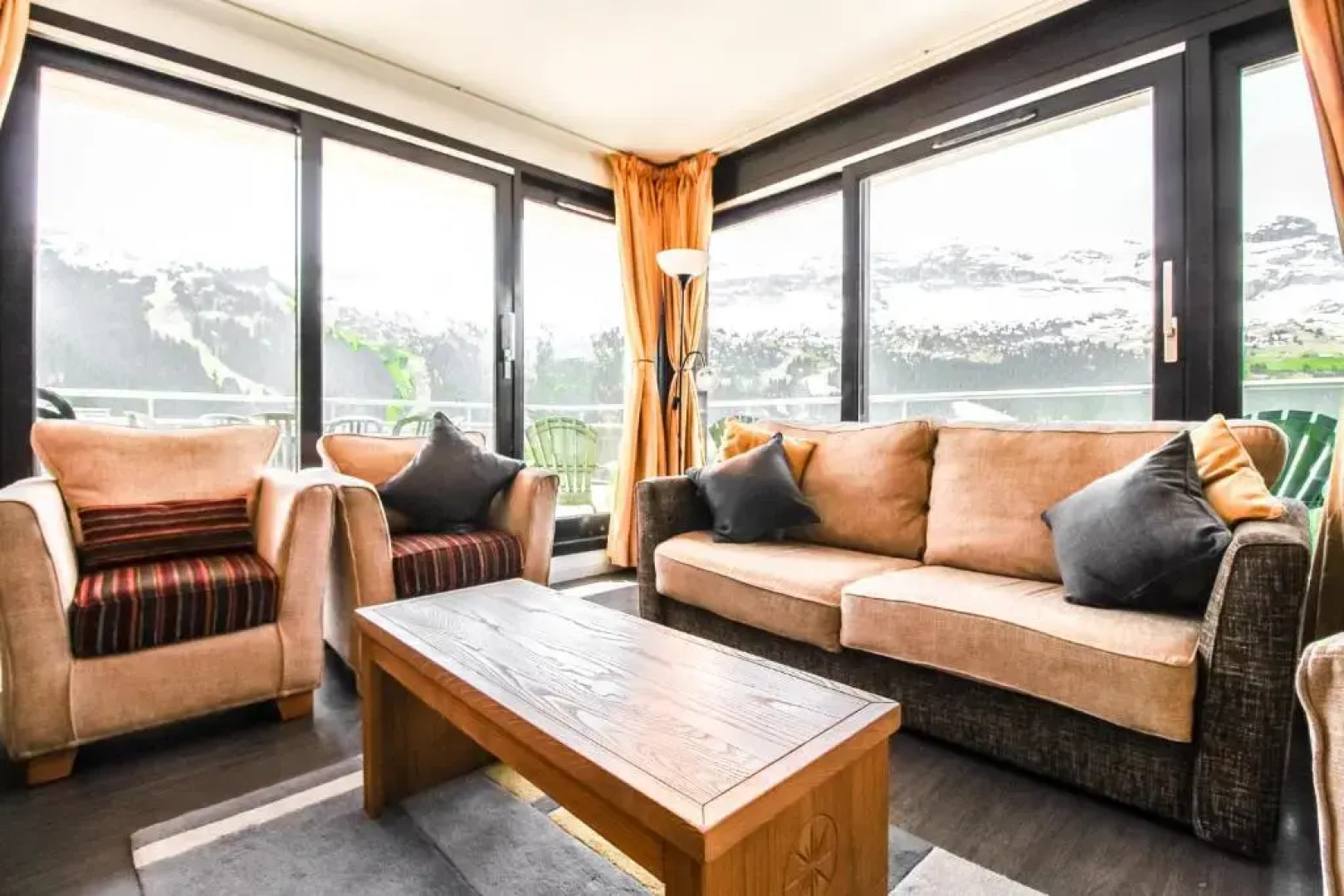 Penthouse 3-bedroom apartment, mountain views, large terrasse, piste access