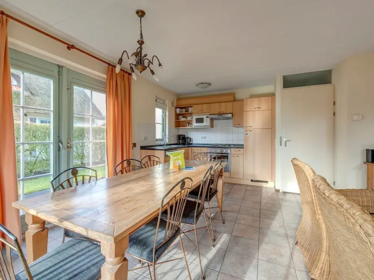 Thatched Villa With Dishwasher, sea at 1 km. in Domburg