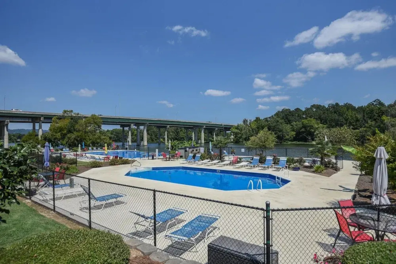 Sunset , River Rocks Landing With 3 Pools! 1 Bedroom Bungalow