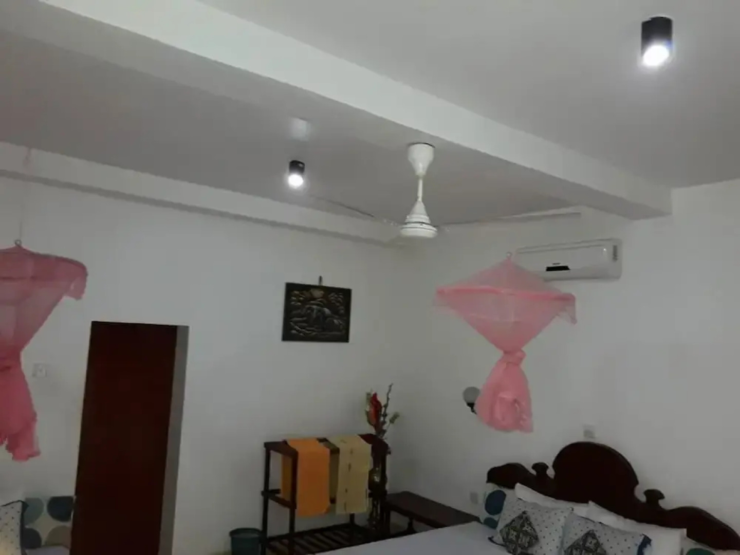 Yoho Sadewa Holiday Inn