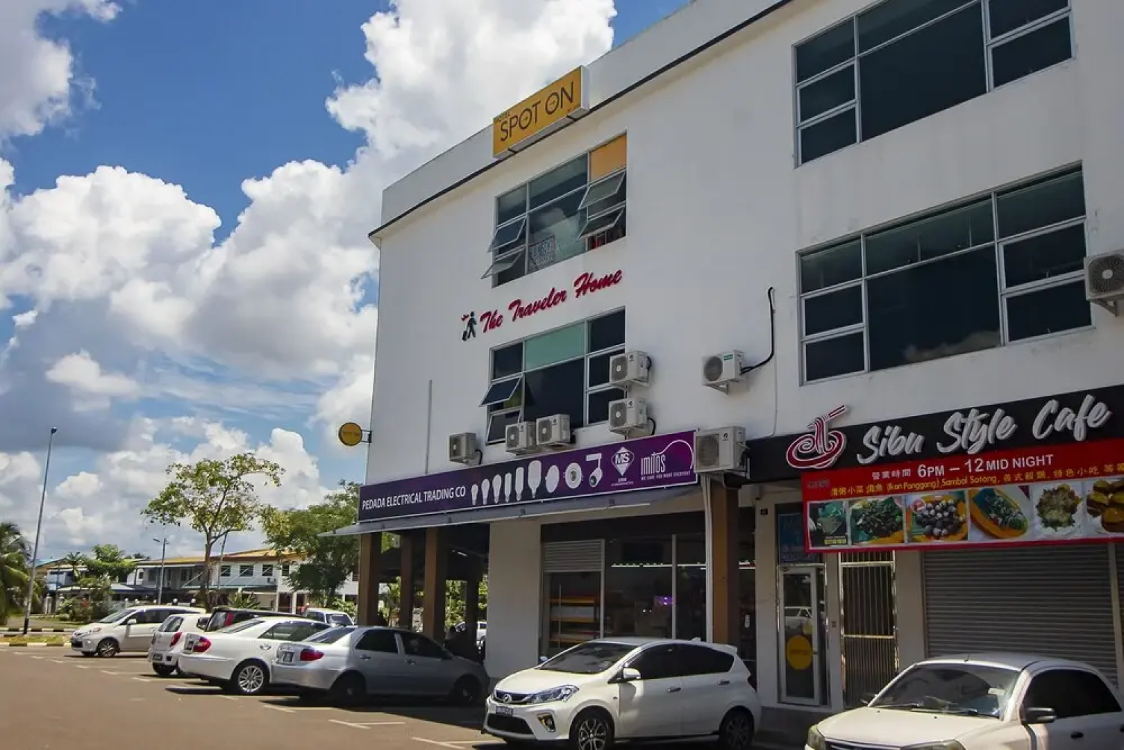 The Traveler Home by OYO Rooms