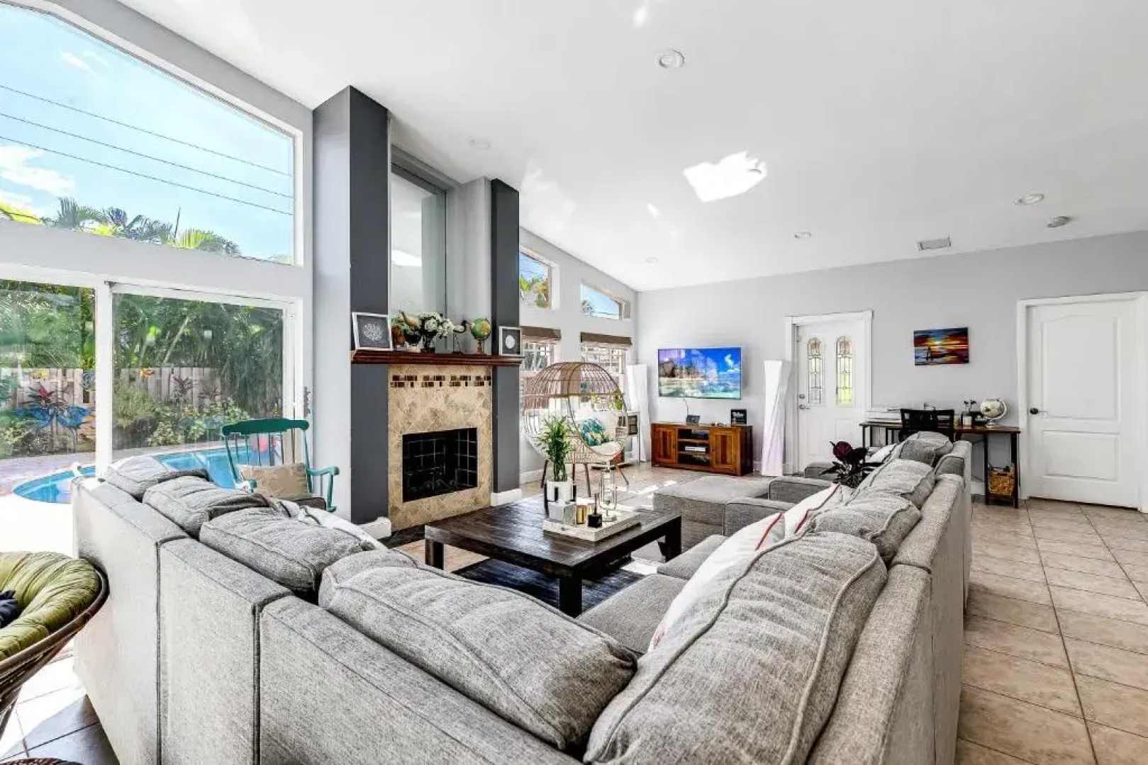 LUX 4 Bedrooms Private HTD Salt Water Pool With Concierge Service