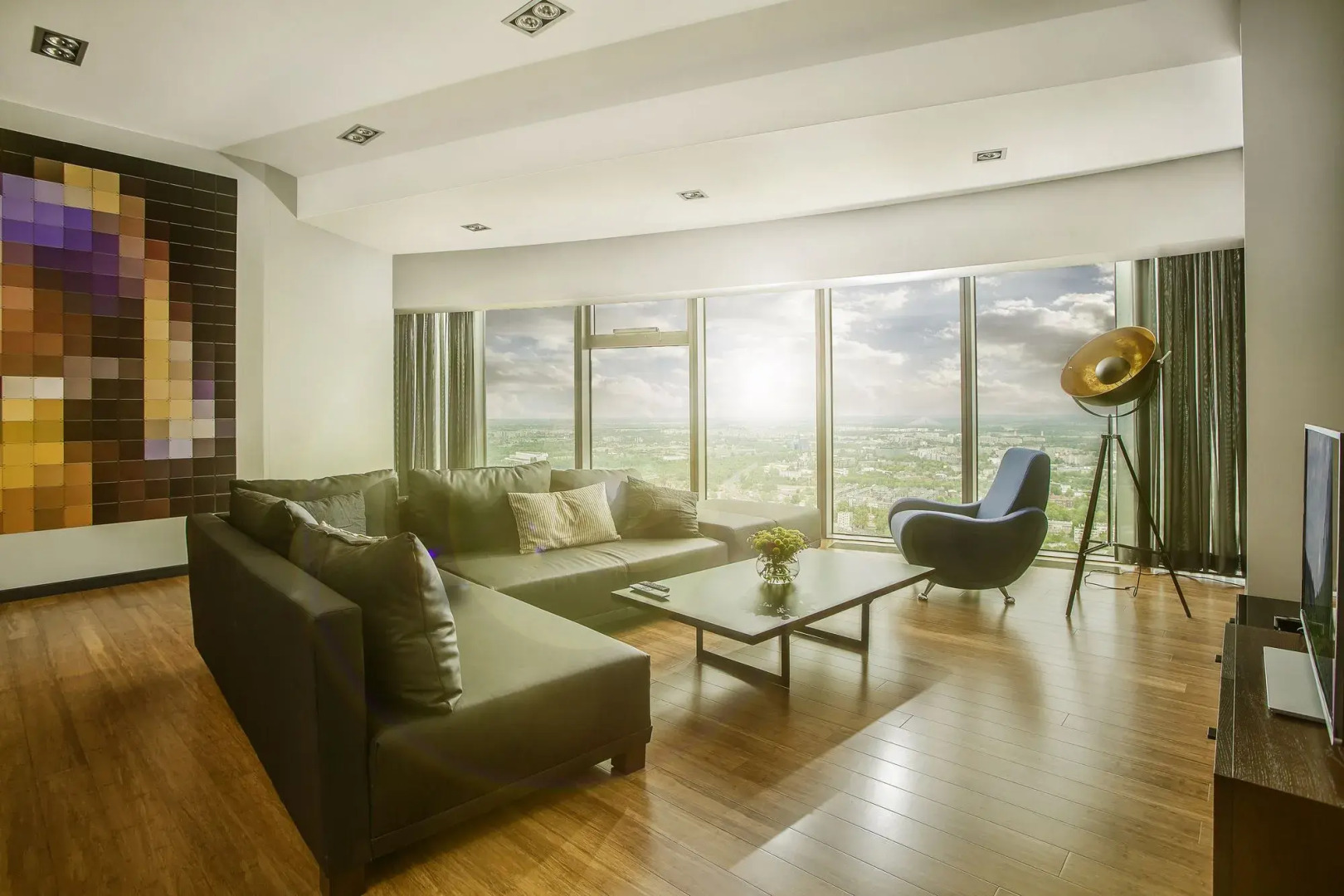 40th+ Floor Luxury Apartments in Sky Tower