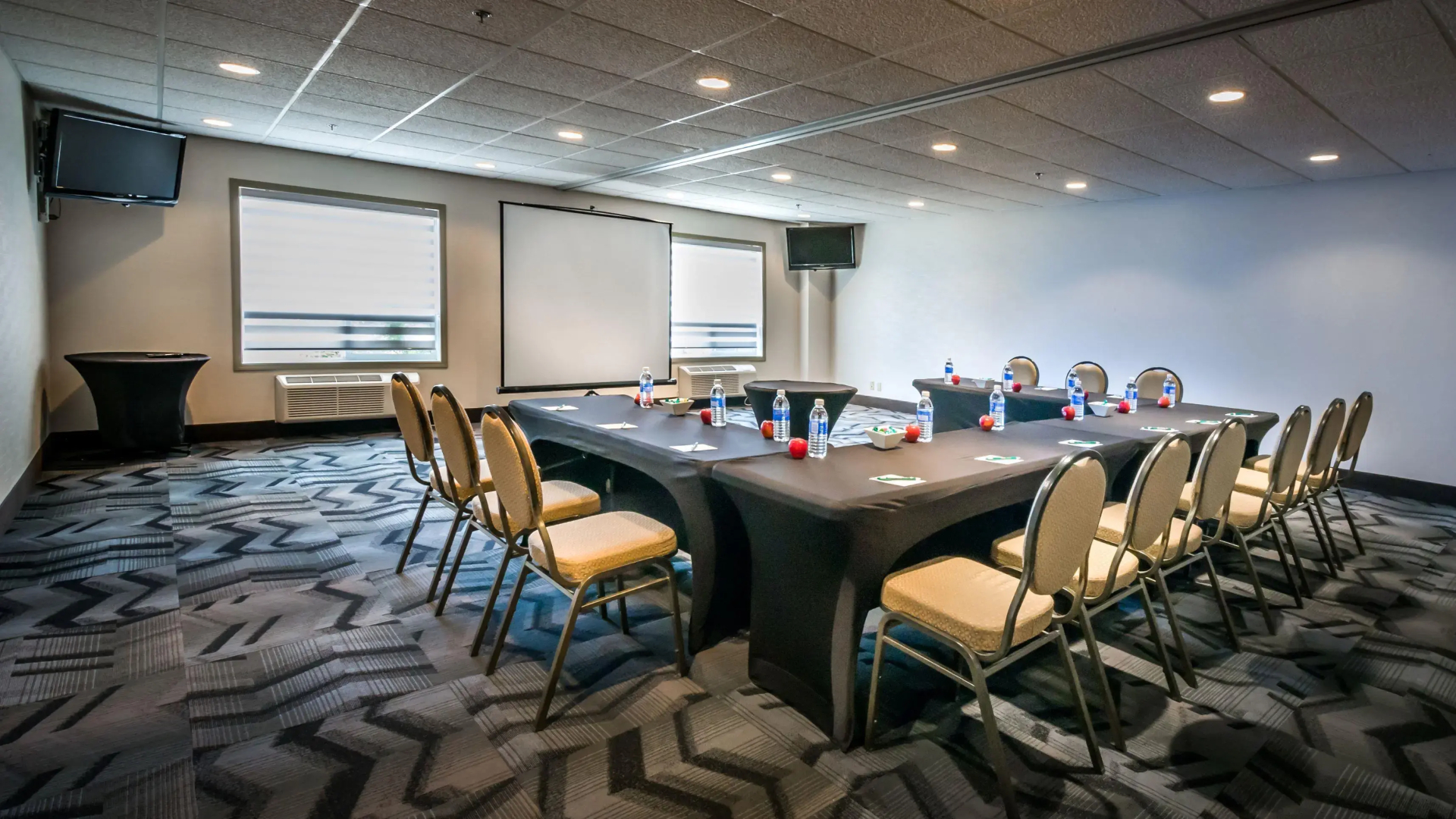 Service Plus Inns and Suites Calgary