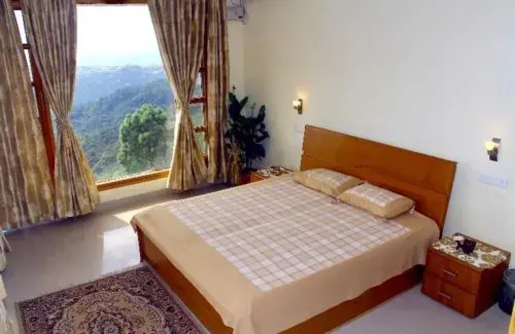 Valley facing chalet, 4 hrs from Delhi