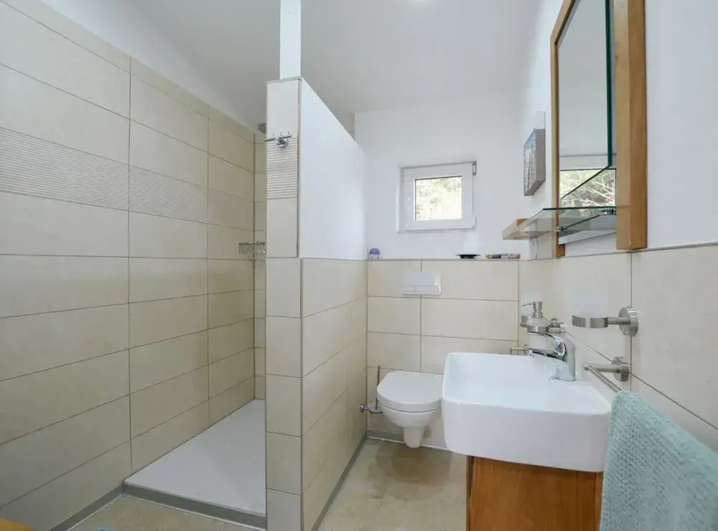 Golden and Green Acres Holiday Home With Pool and Sauna