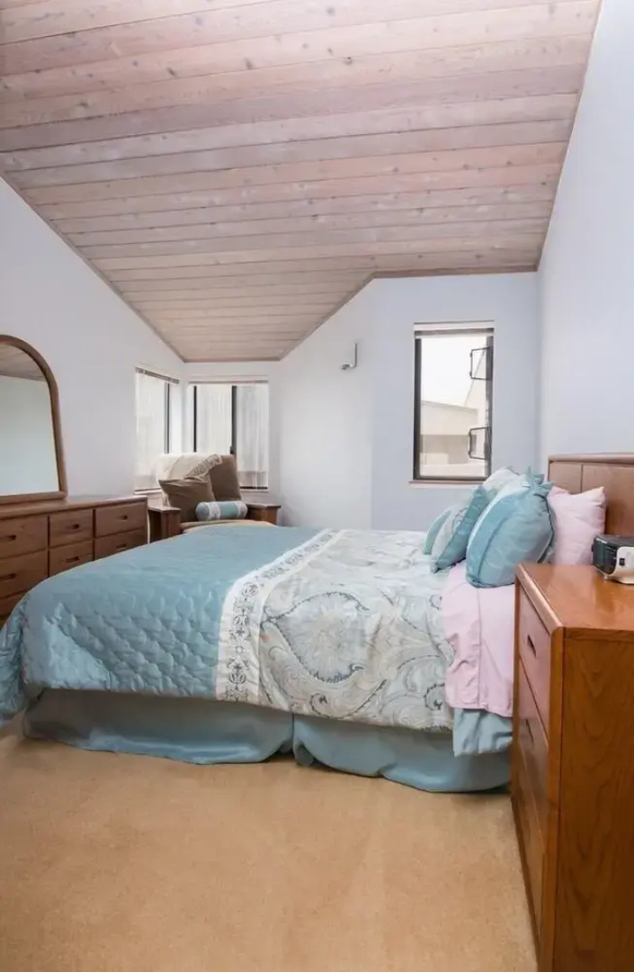 Seafront 3 Br home by RedAwning