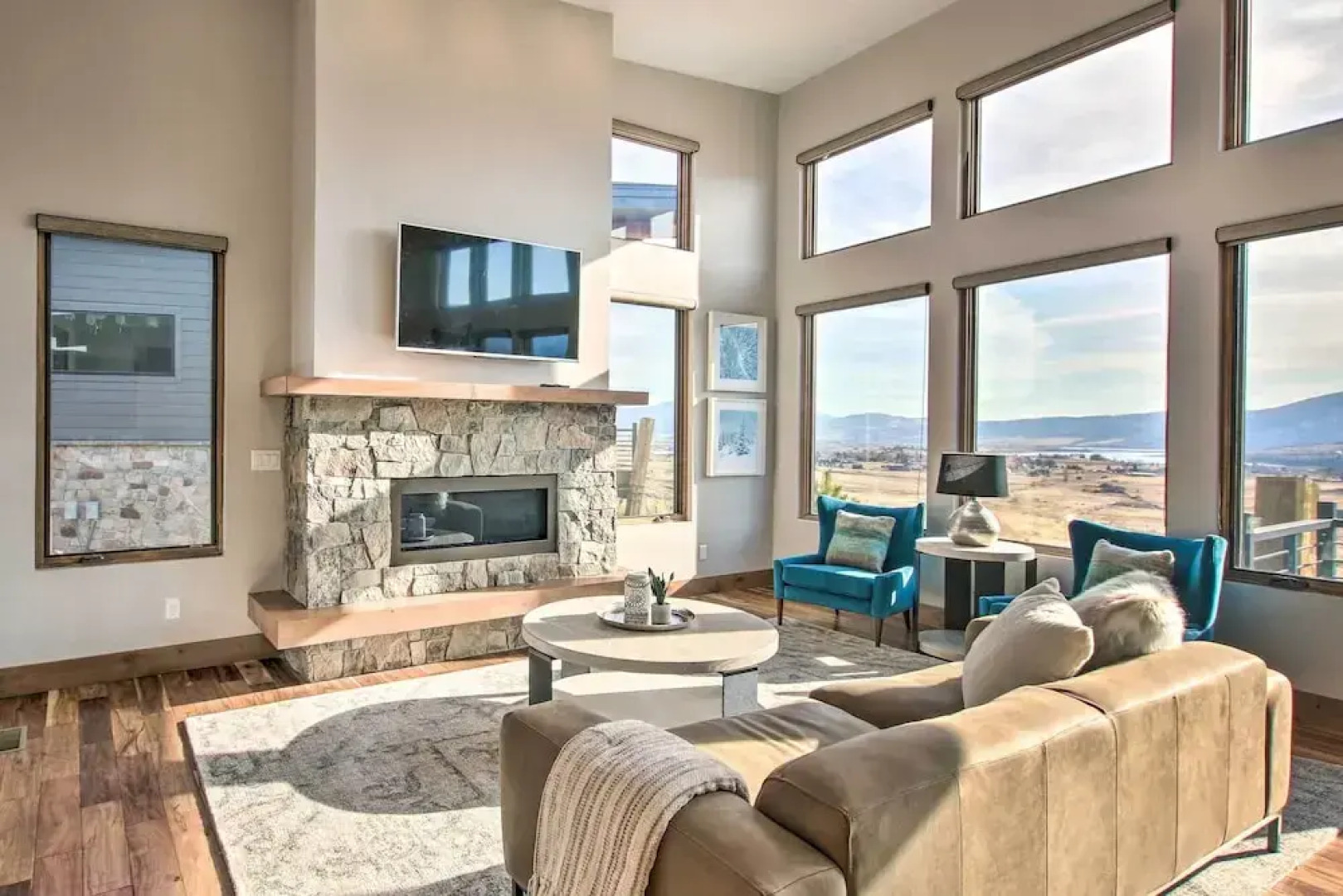 Modern Townhome w/ Mtn Views < 7 Mi to Ski Resorts