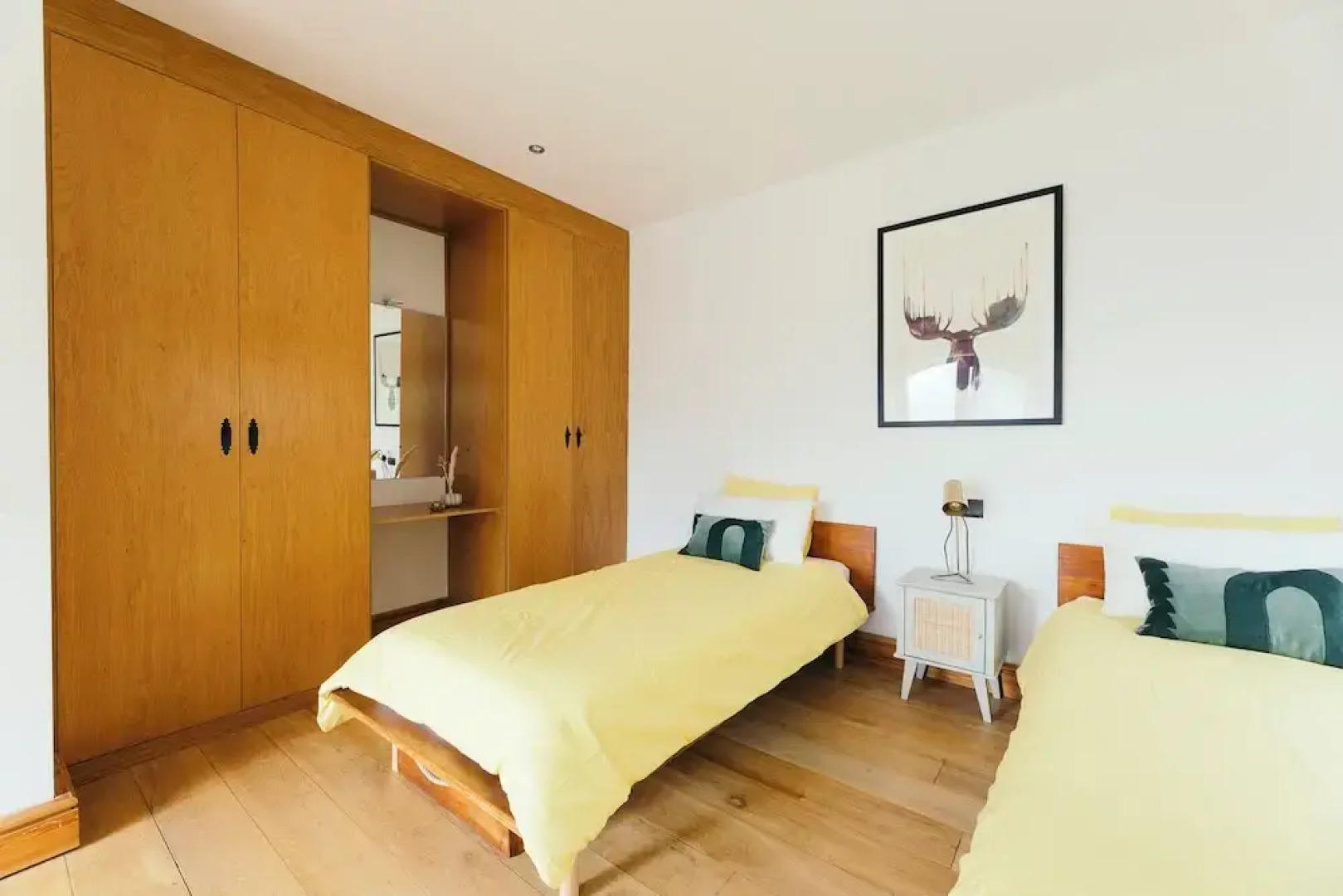 Luxurious 5 Bedroom Villa With Waterfall Closeby