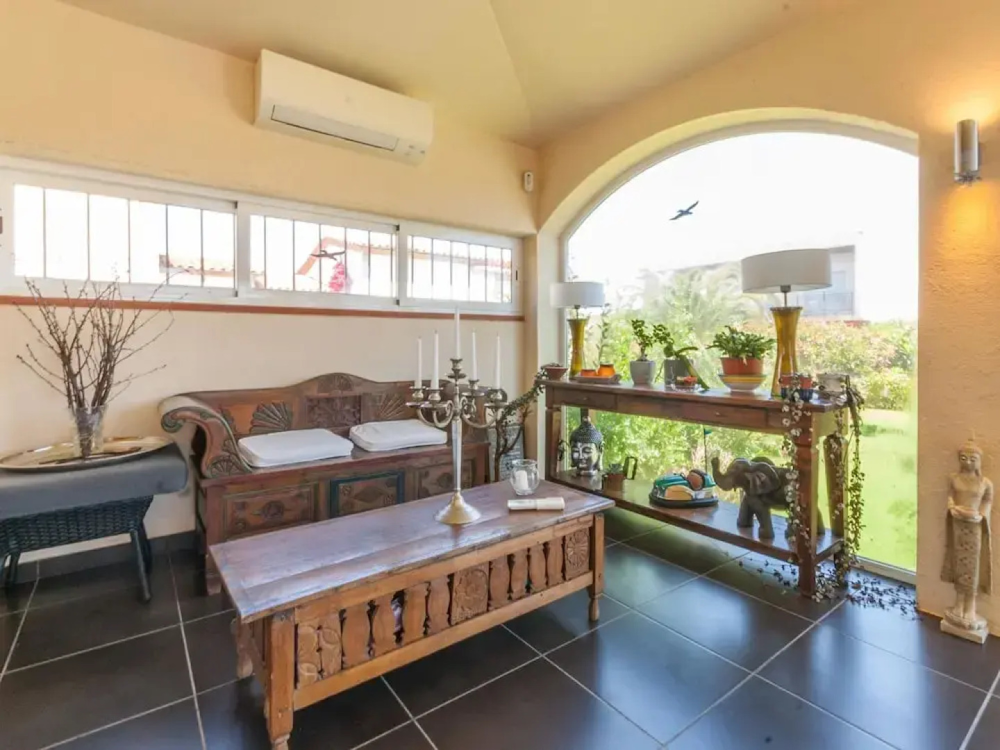 Fantastic Villa for 6 People With Communal Pool in Vilacolum