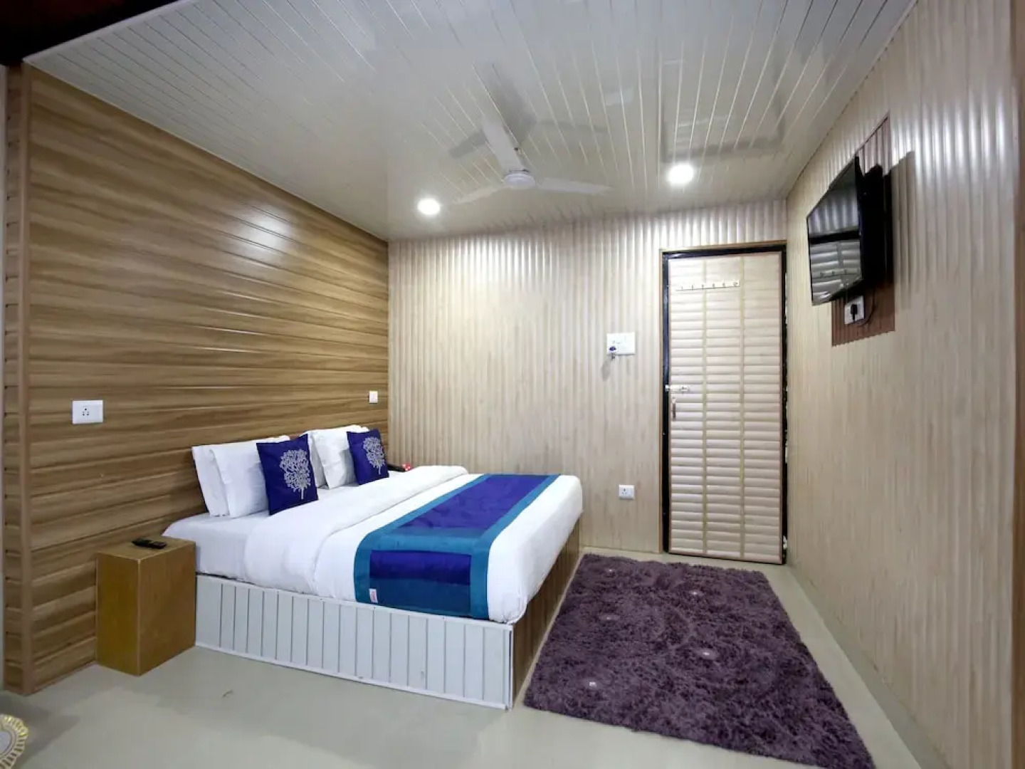 Hotel sai taj Deluxe