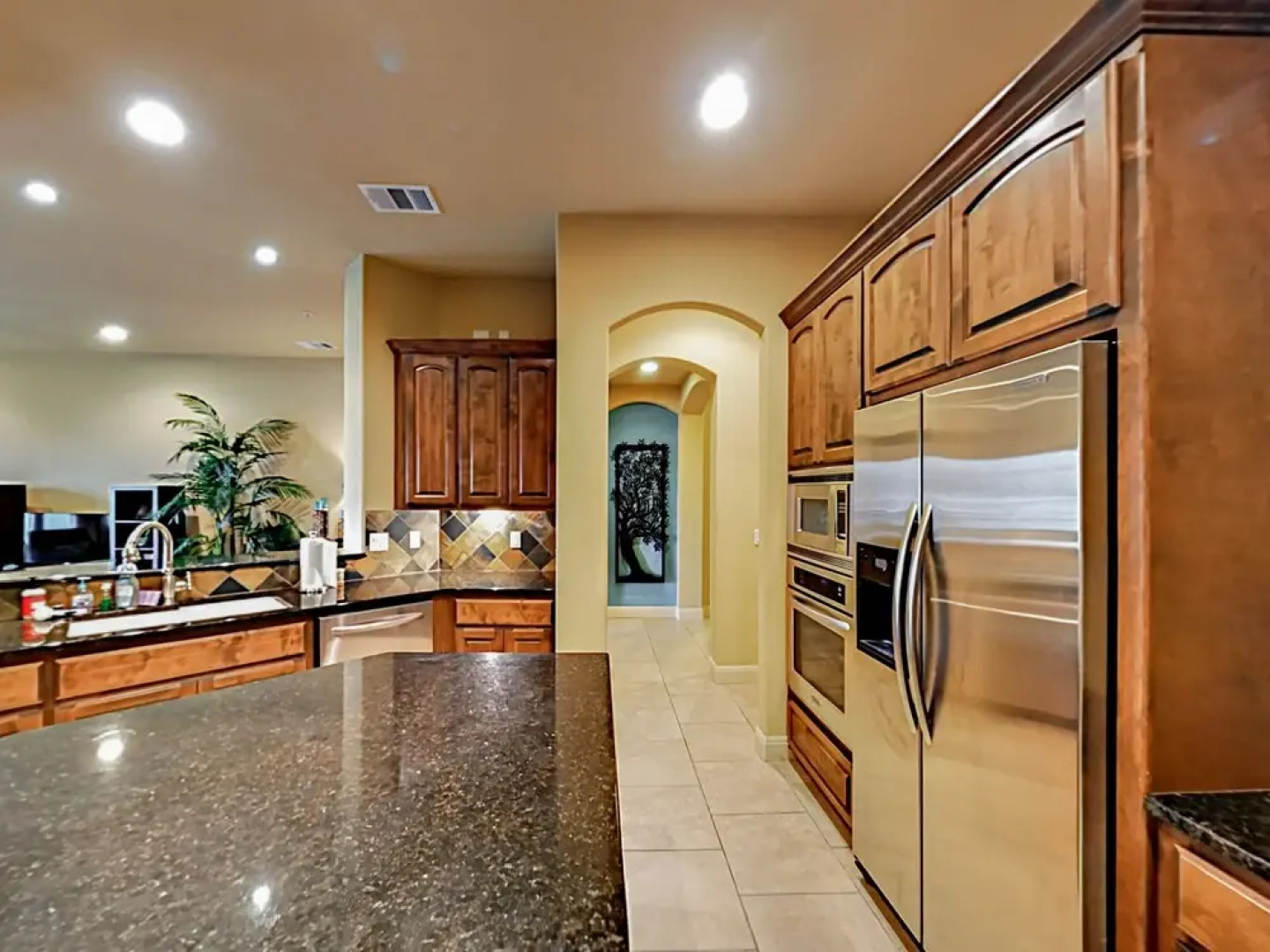 416 Lakeway - 3 Bedroom Condo