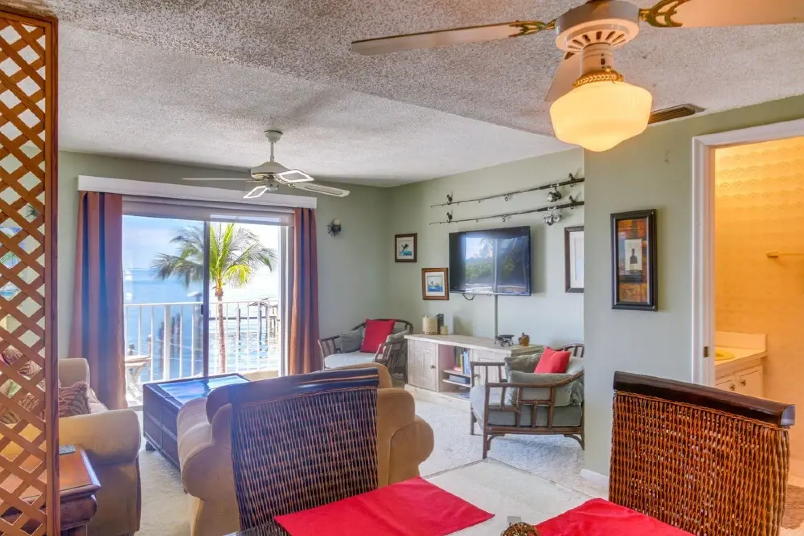 Beachfront Tavernier Abode w/ Balcony & Bay Views!