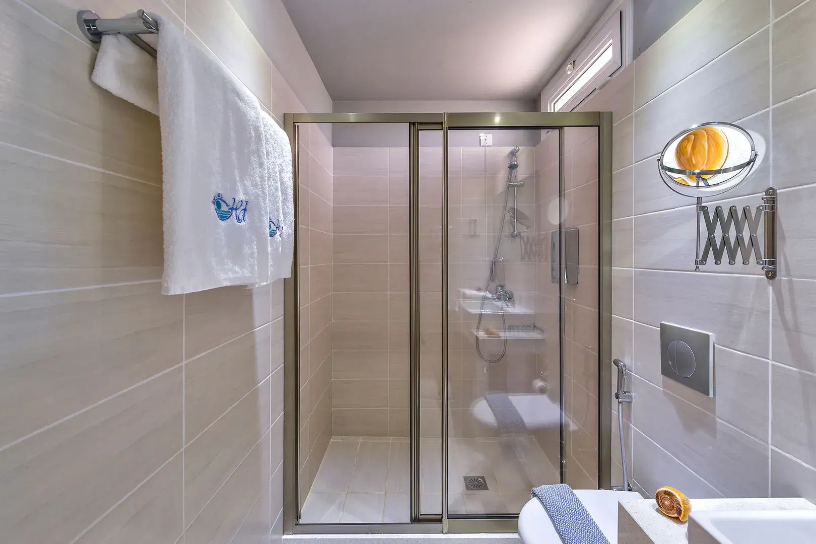 Happy Days Beach Hotel & Bungalows