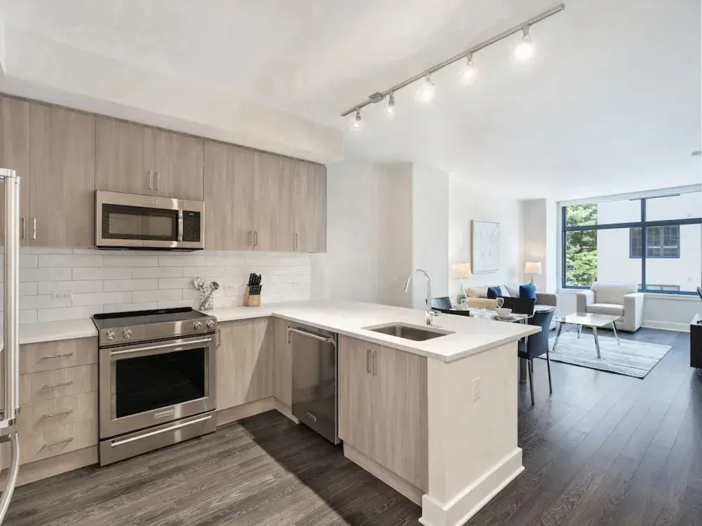 Global Luxury Suites at Bethesda Metro