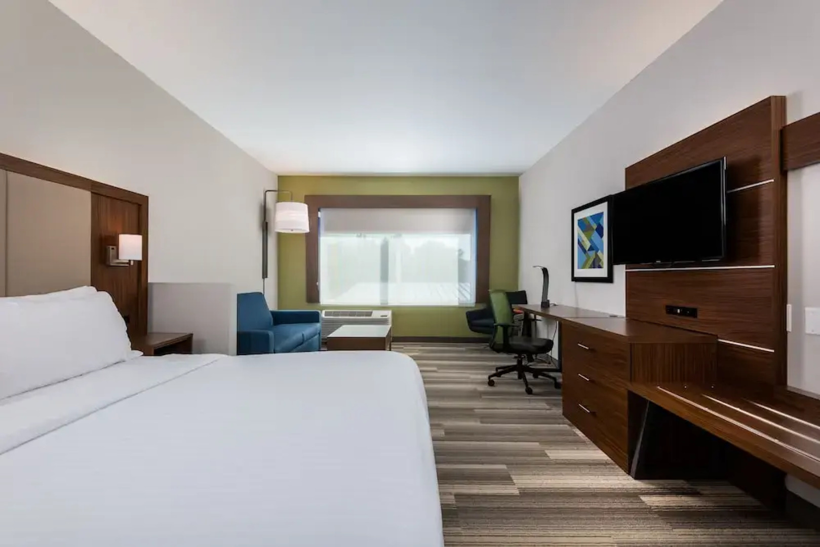 Holiday Inn Express & Suites Queensbury Lake George Area