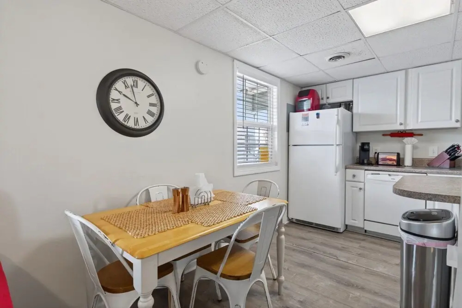 Coastal Retreat Steps From Private Beach 2 Bedroom Apts