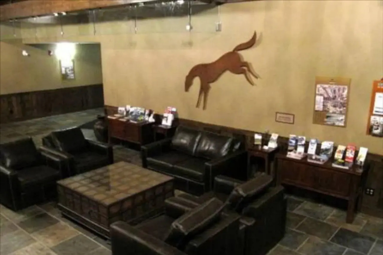 Glacier Mountaineer Lodge