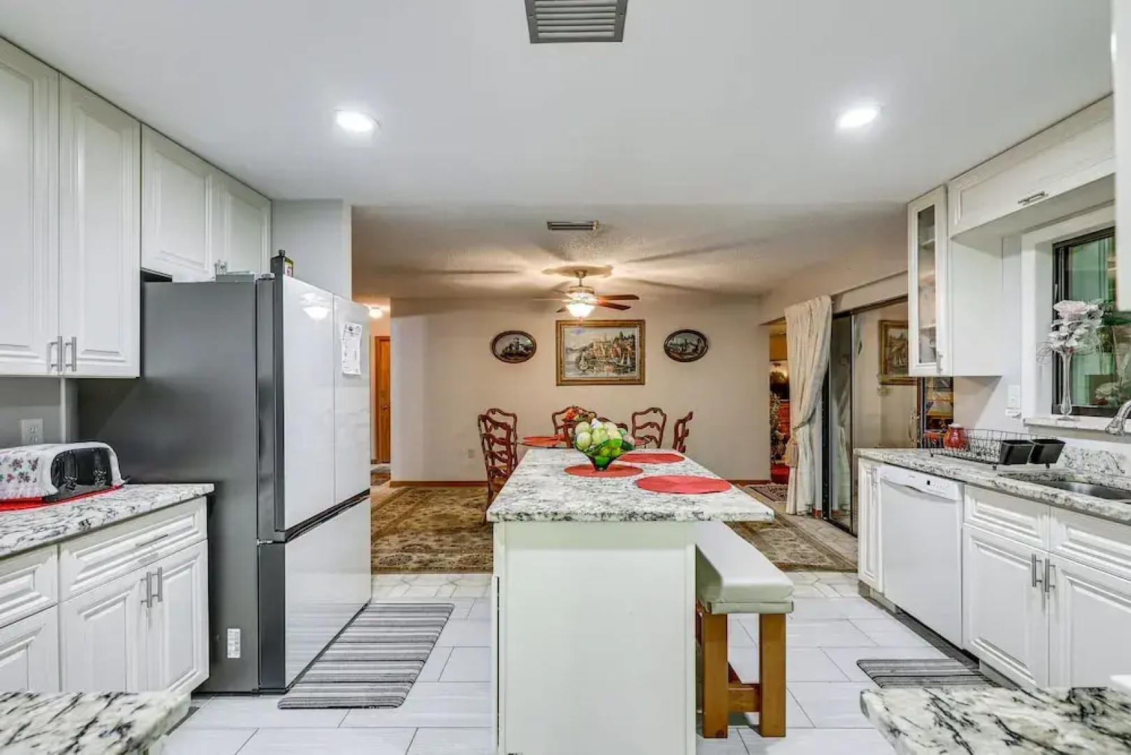 Spacious Brandon Home: 10 Mi to Downtown Tampa!