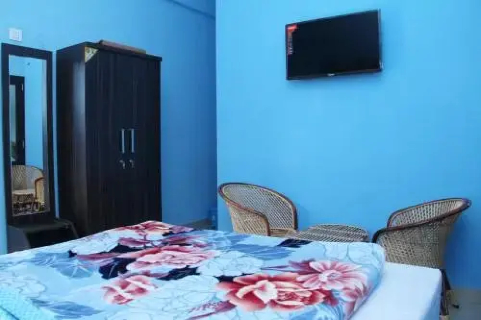 Aathishaya Holiday Inn