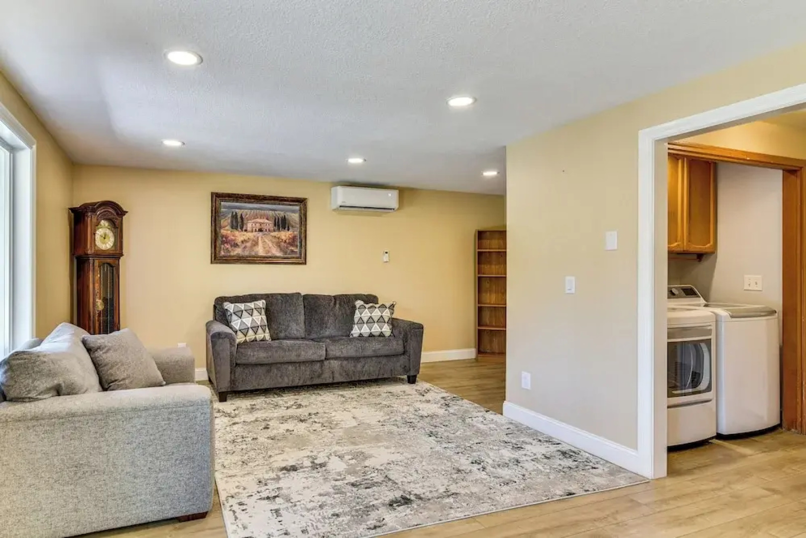 Private Outdoor Space 9 Mi to Downtown Vancouver!