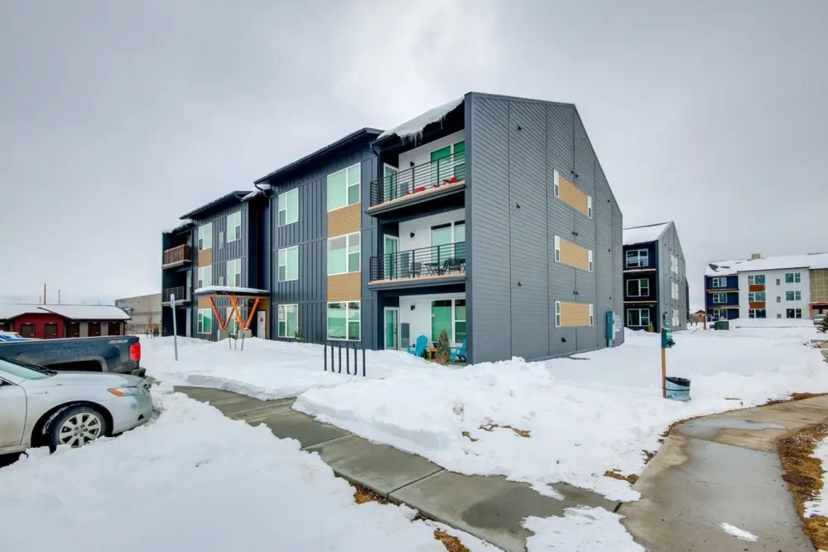 Livingston Condo w/ Balcony - 2 Mi to Downtown!