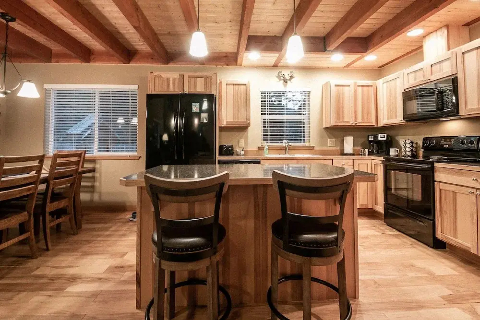 Paws in the Mountains Holiday home 2 NW Comfy Cabins