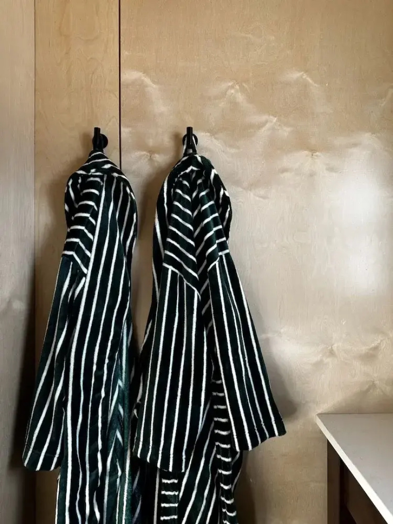 Yellowstone Peaks Hotel