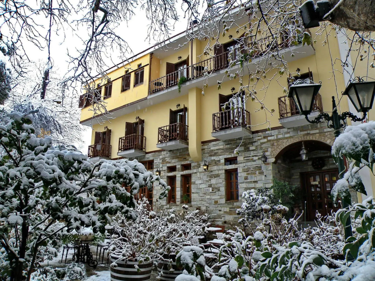 Pelias Hotel