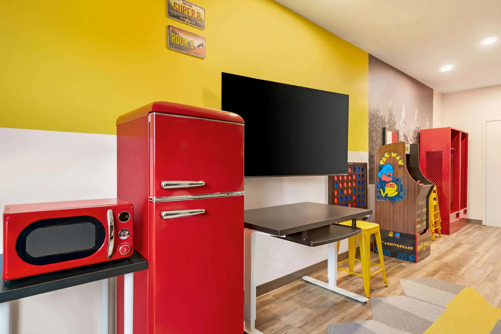 Super 8 by Wyndham Thompson