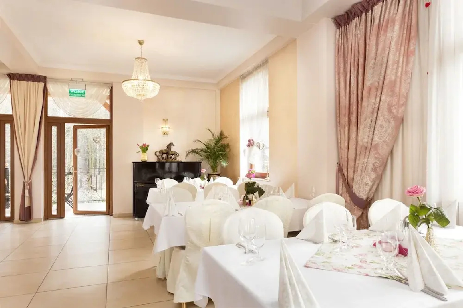 Lesna Perla - Restaurant and Hotel