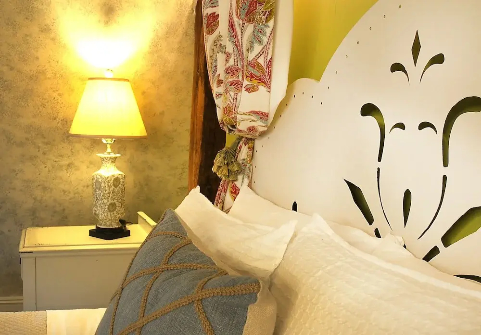 The Deacon & James Pharmacy B&B