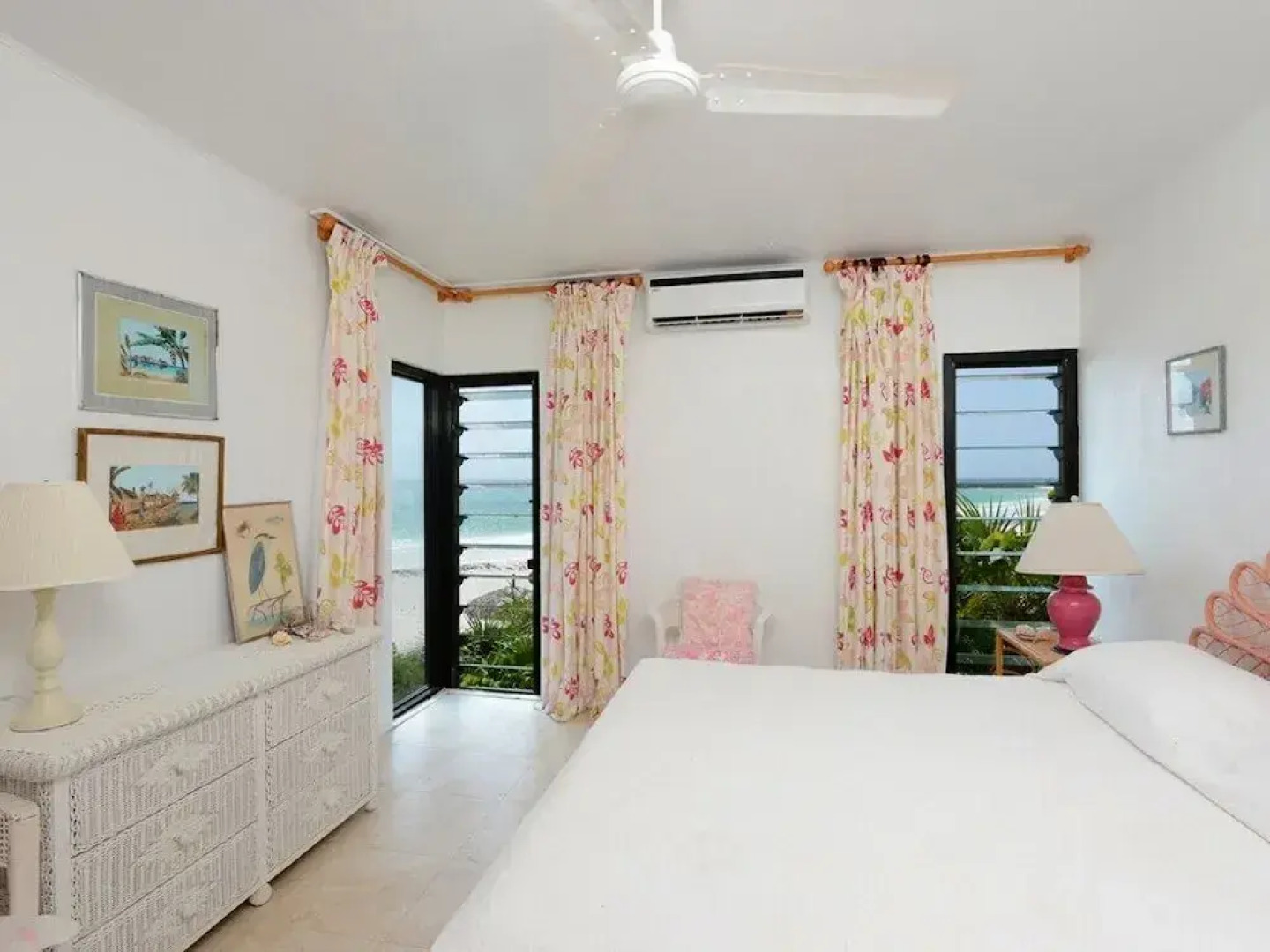 Oceanfront Elegance: Lovely Home With Views