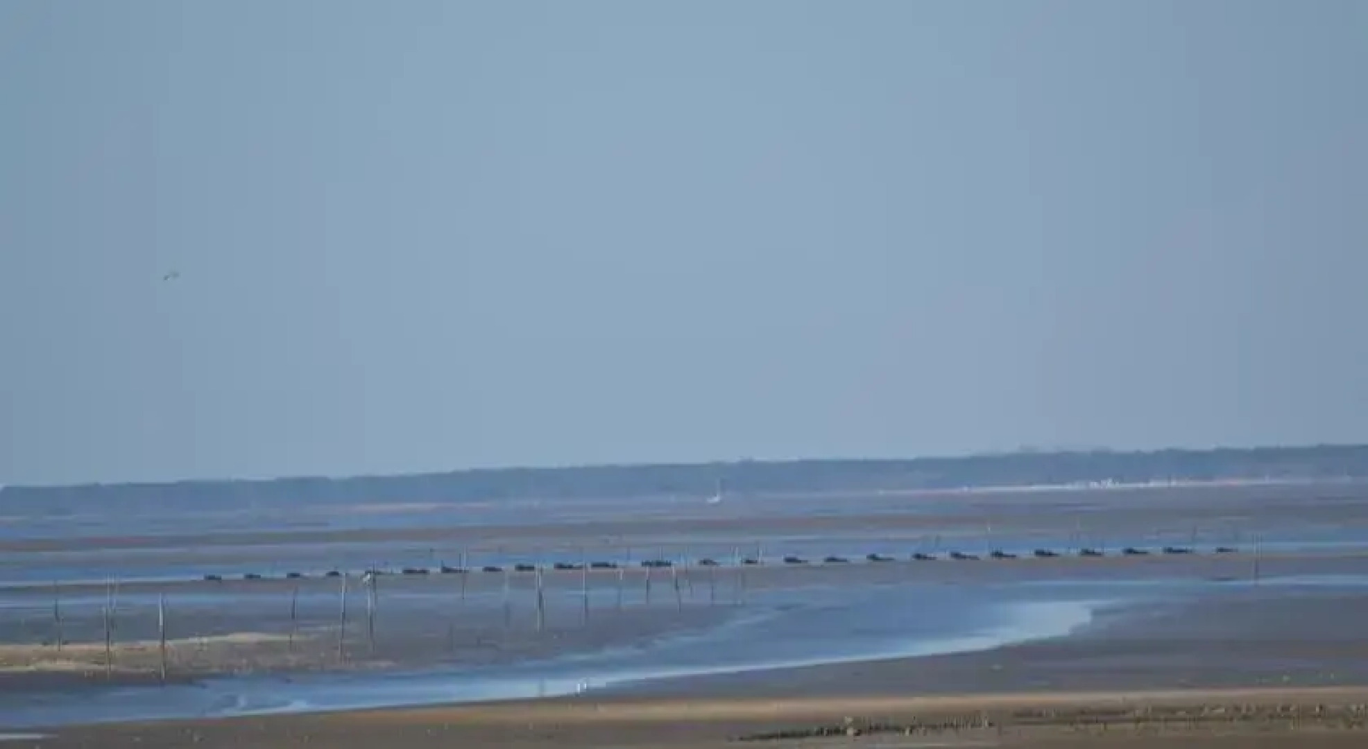 Maison au bord de leau au port de Larros