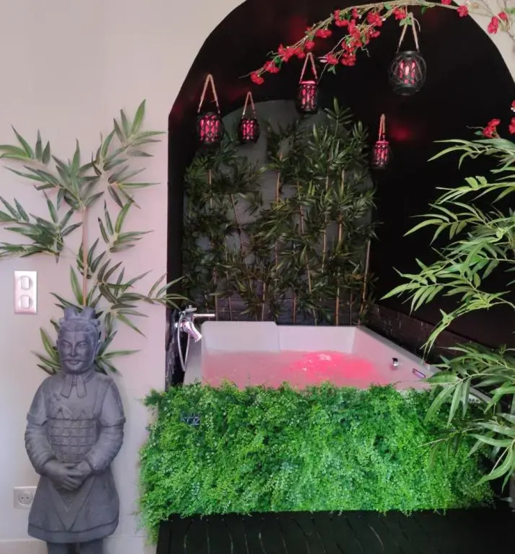 SAKURA Chambre jacuzzi charme romantique terrasse privée 300m plage et restaurants La Croix Valmer - Golfe Saint Tropez