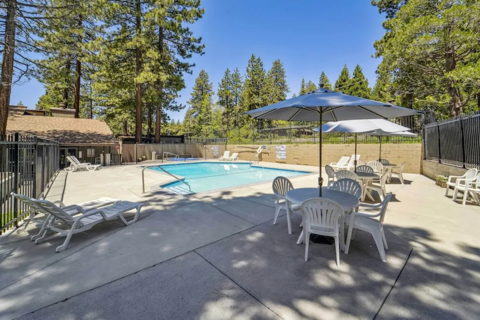10 Mi to Palisades Tahoe! Condo w/ Game Room