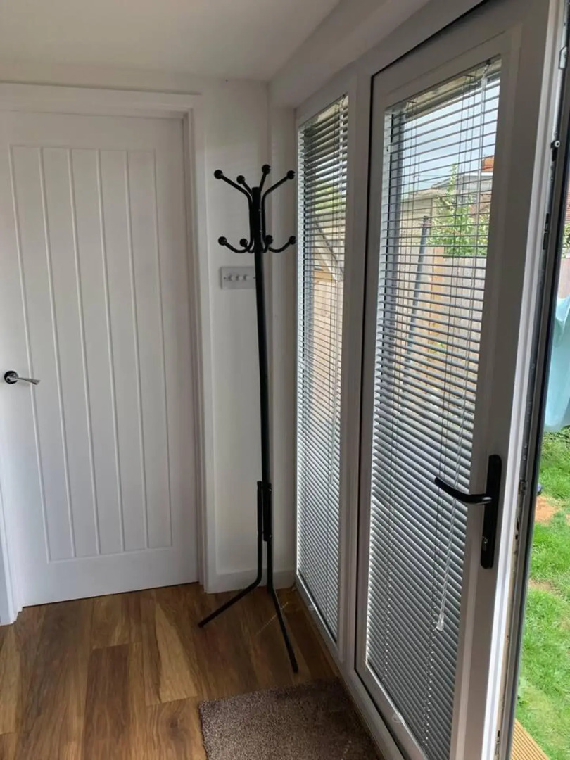 Lodge , air con , Free Parking , Mini bar