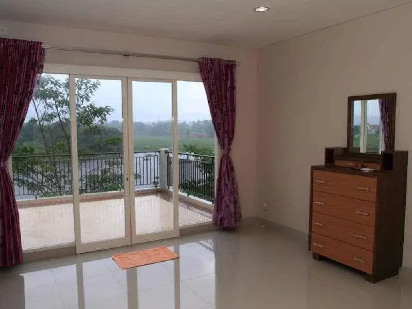 Villa Green Lake Parahyangan