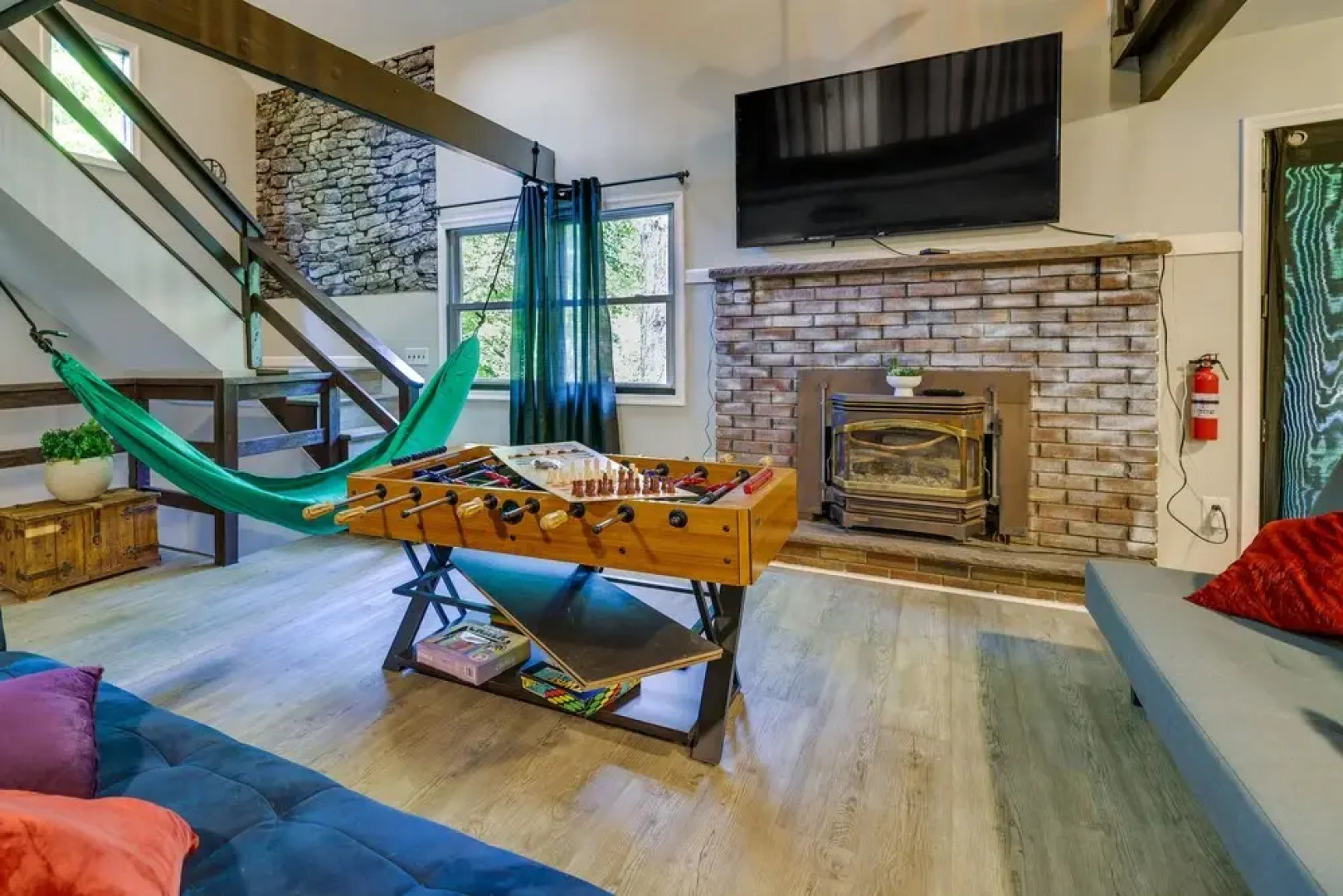 Pet-friendly Tobyhanna Retreat w/ Deck & Playset!