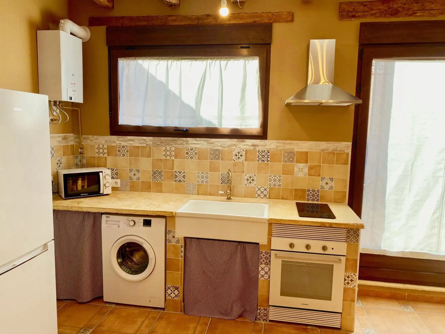 La Parada de Jimena-Casa rústica rodeada de bodegas en Rueda