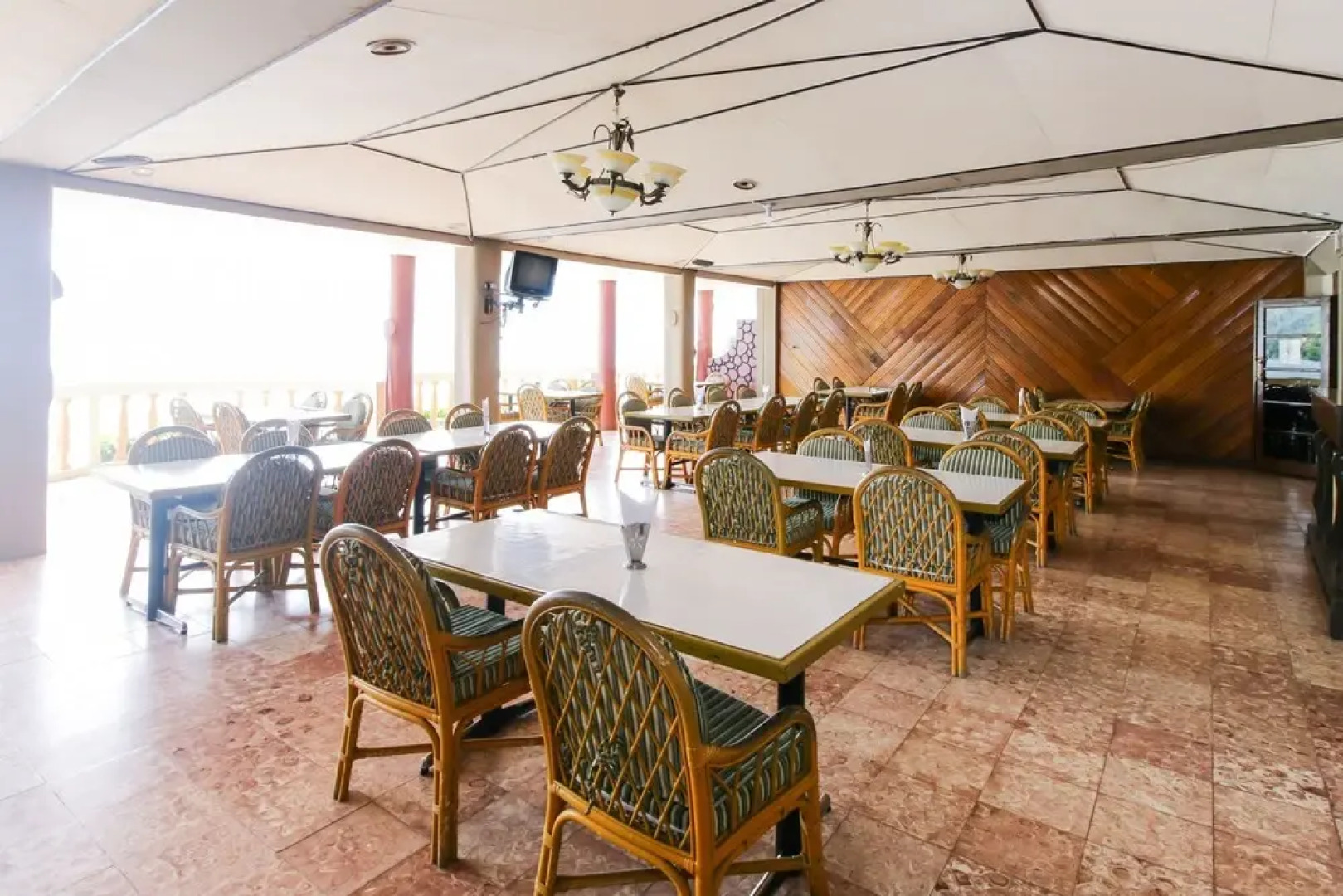 Airy Sipora Pora 4 Parapat