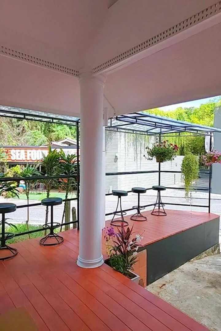 Aromdee @ Naithon Beach