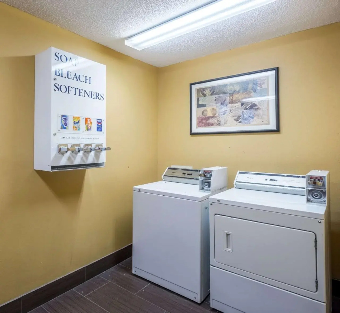 Red Roof Inn & Suites Savannah Gateway